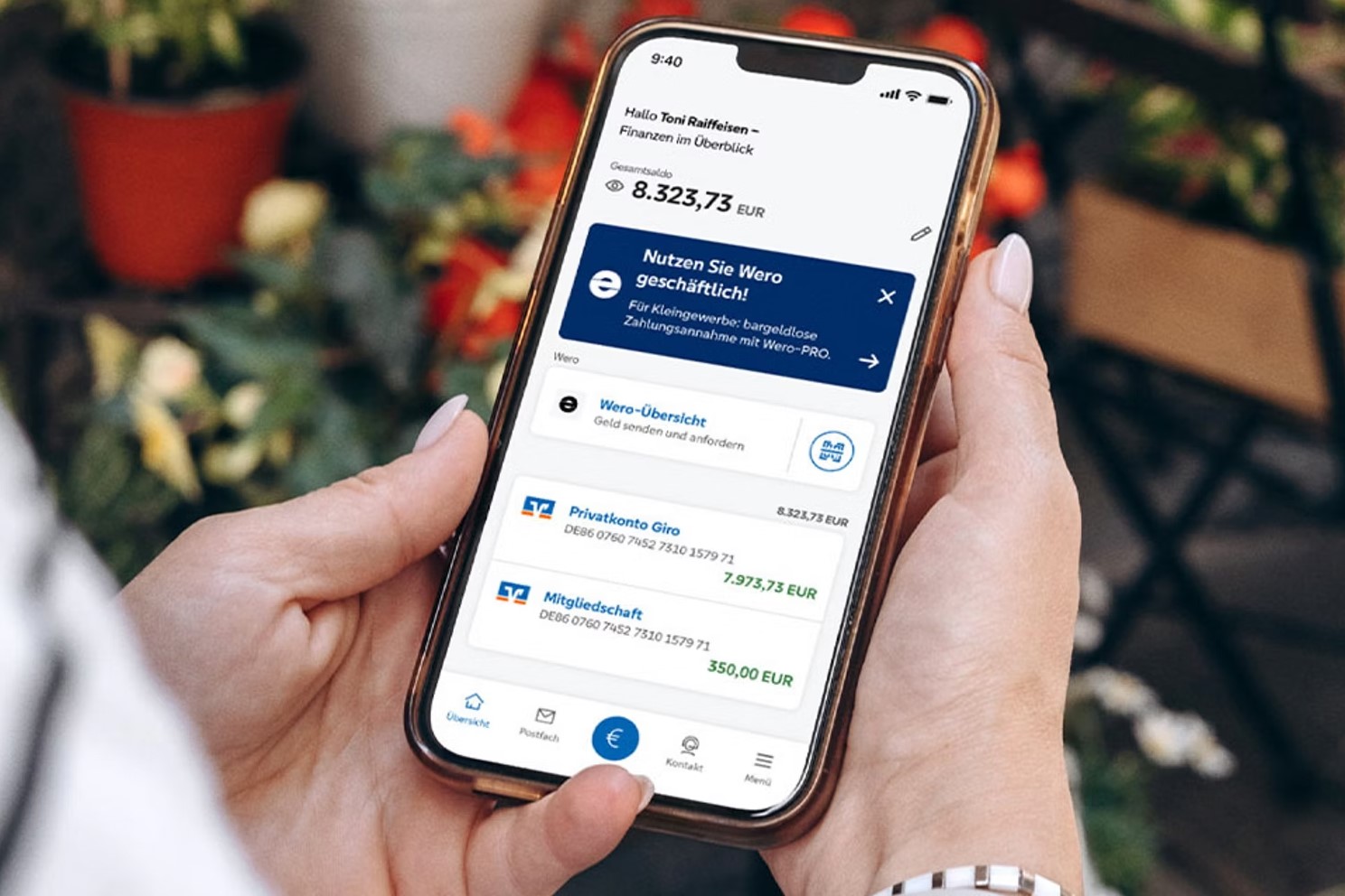 Eine Kundin bezahlt in der MyBanking App über Wero-Pro