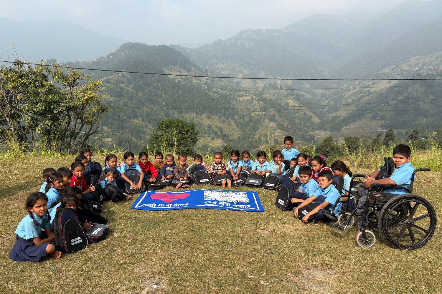 Eine Schultasche für jedes Kind in Nepal